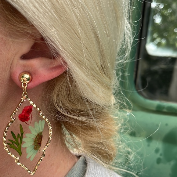 Handmade Real Pressed Dried Flower Botanical Resin
Earrings - Picture 4 of 14